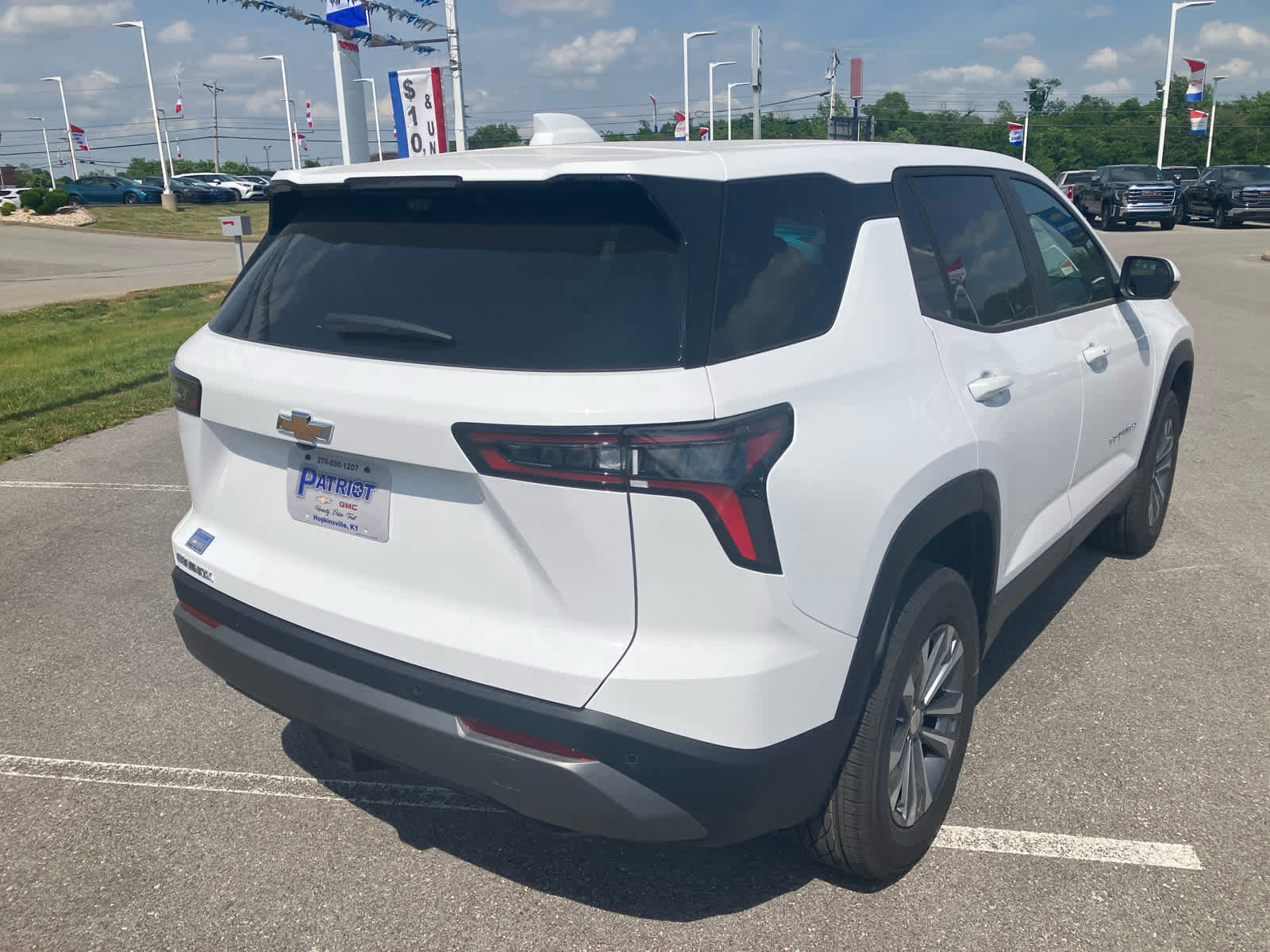 New 2026 Chevrolet Equinox LT w/ Convenience Package II FWD image 7