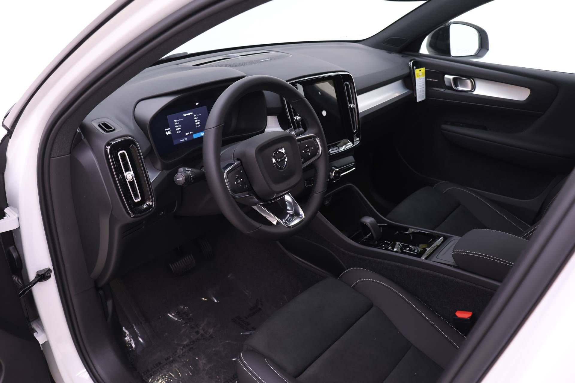 New 2026 Volvo XC40 B5 Ultra w/ Climate Package AWD/4WD image 6