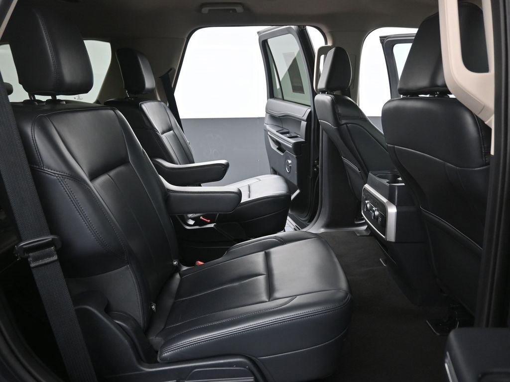 Certified 2024 Ford Expedition XLT image 10