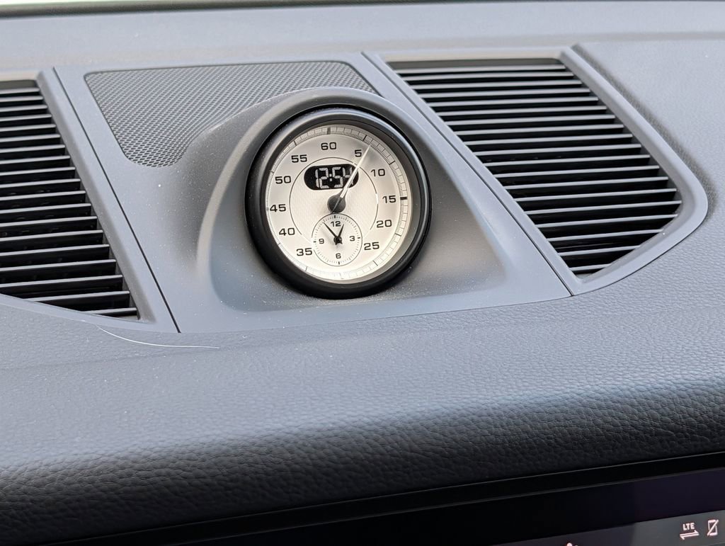 Used 2025 Porsche Macan T image 26