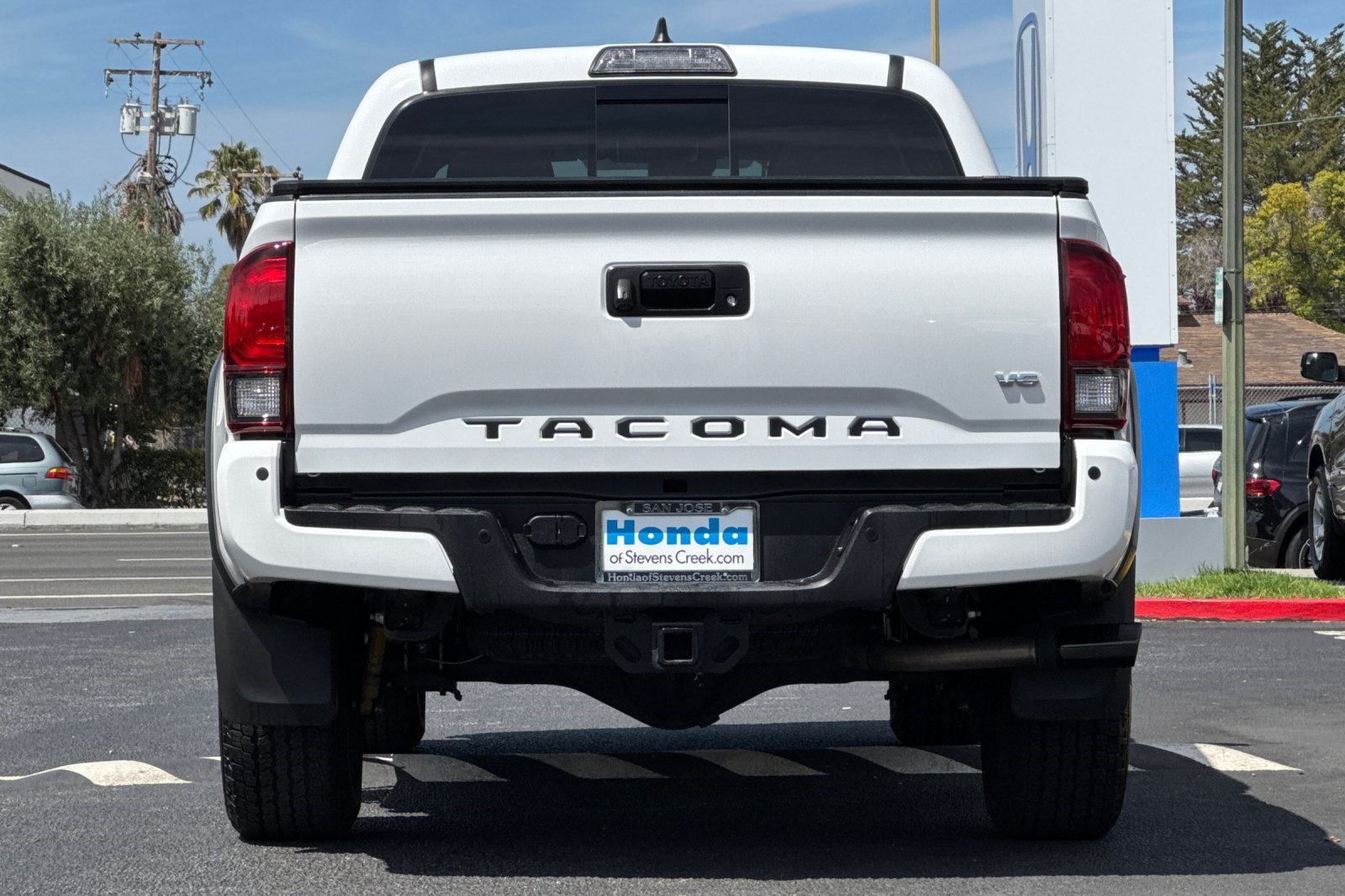 Used 2019 Toyota Tacoma TRD Off-Road w/ Technology Package AWD/4WD image 9