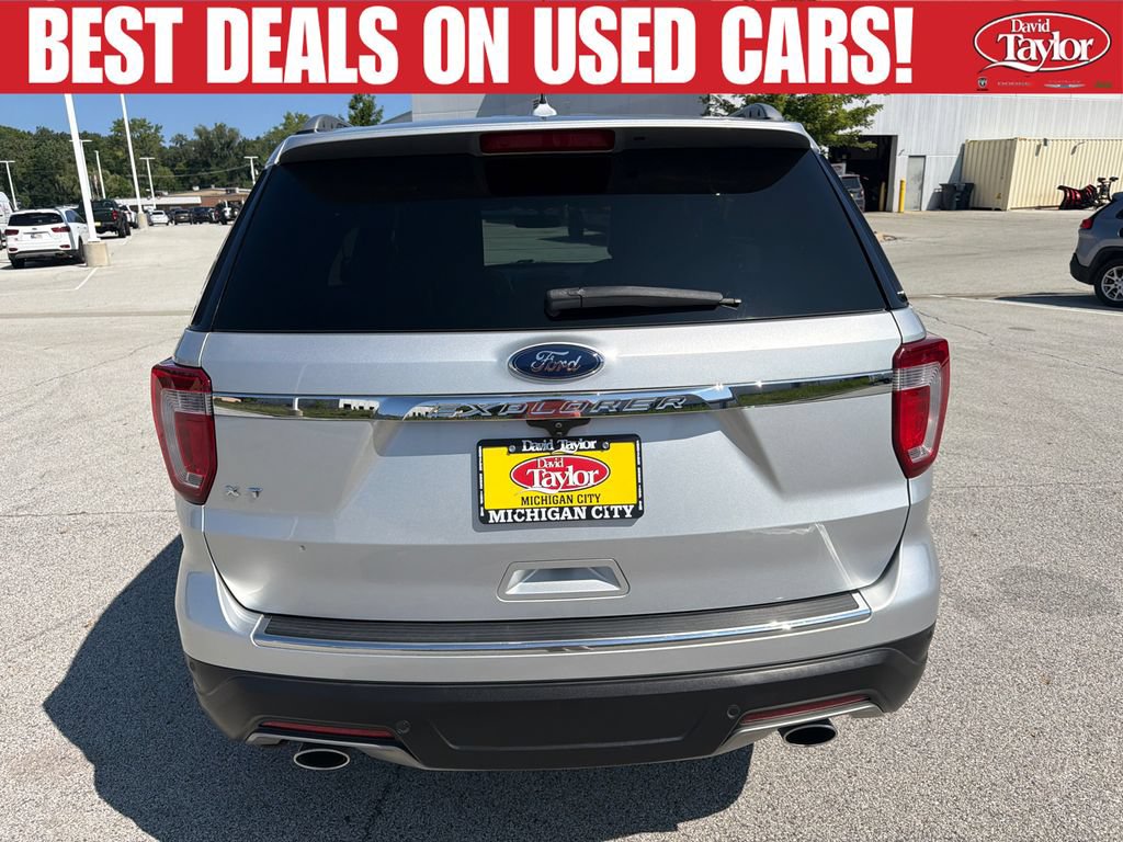 Used 2018 Ford Explorer XLT w/ Equipment Group 202A FWD image 4