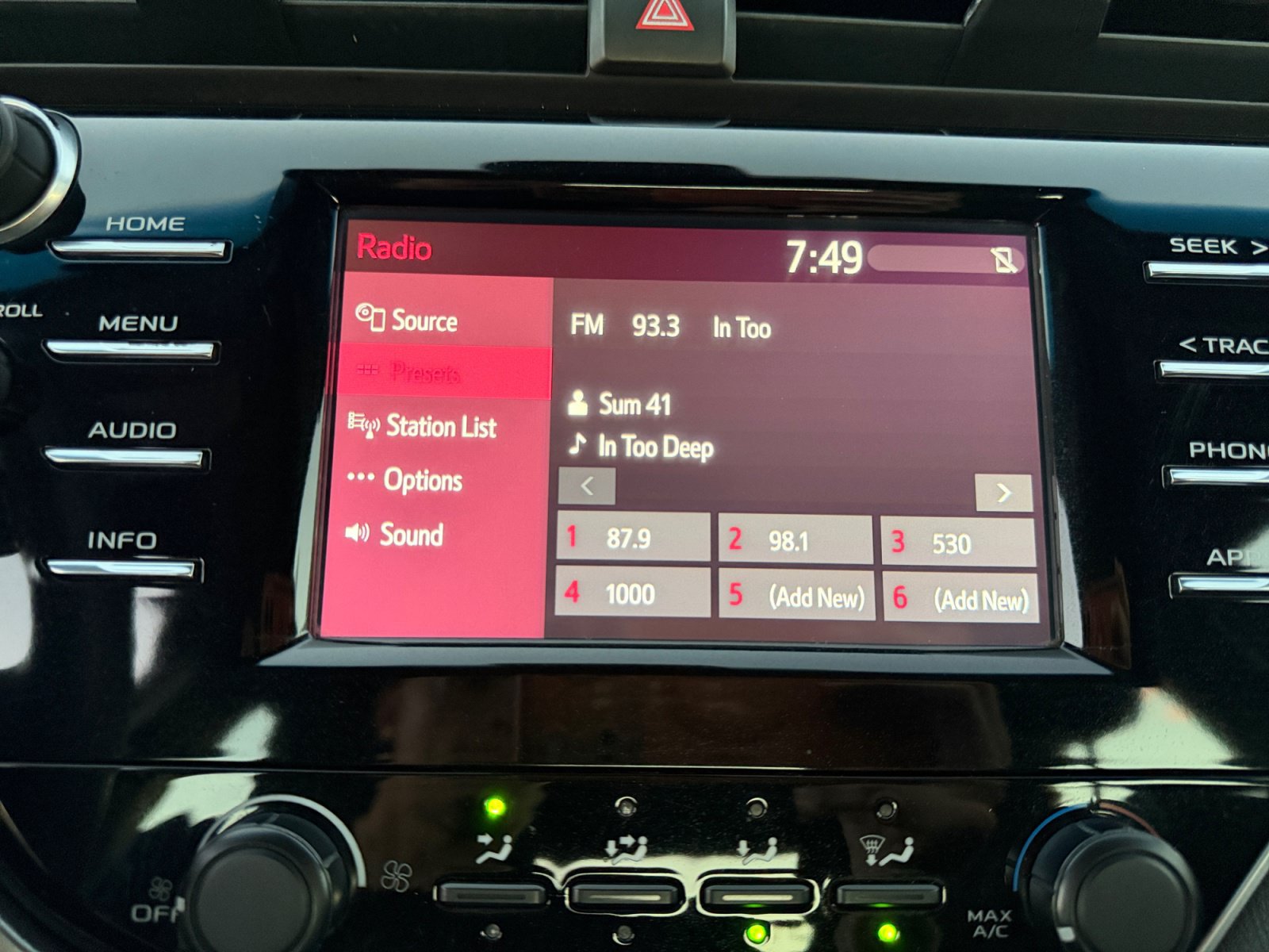 Used 2018 Toyota Camry LE FWD image 21