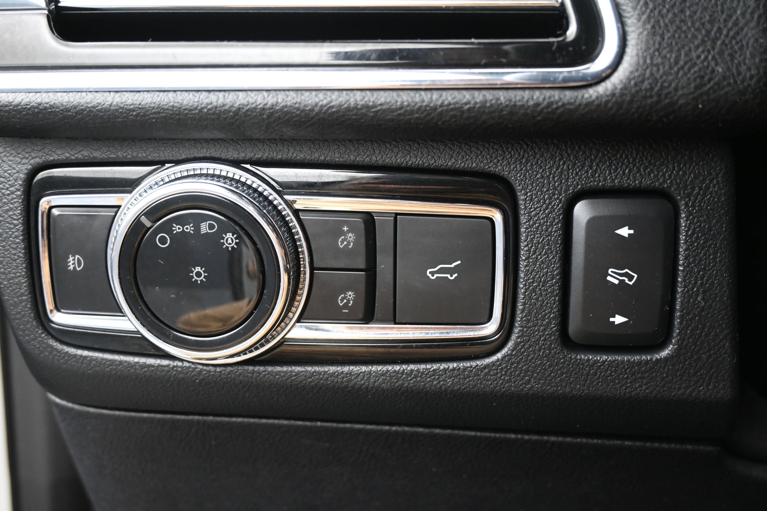 Used 2019 Lincoln Navigator Select w/ Technology Package AWD/4WD image 10