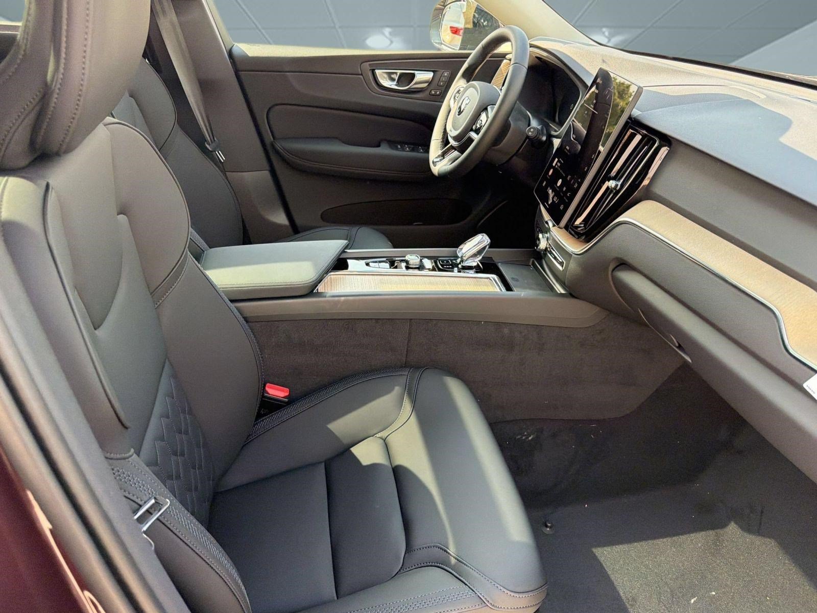 New 2026 Volvo XC60 B5 Plus w/ Protection Package Premier AWD/4WD image 25
