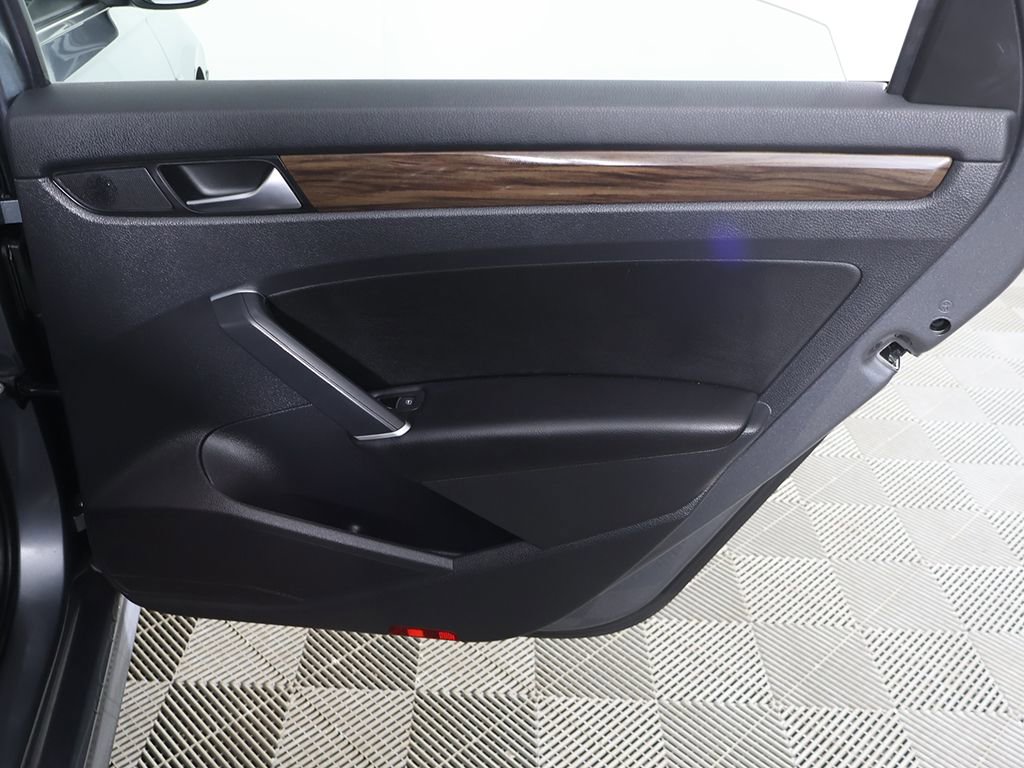 Used 2022 Volkswagen Passat 2.0T FWD image 27