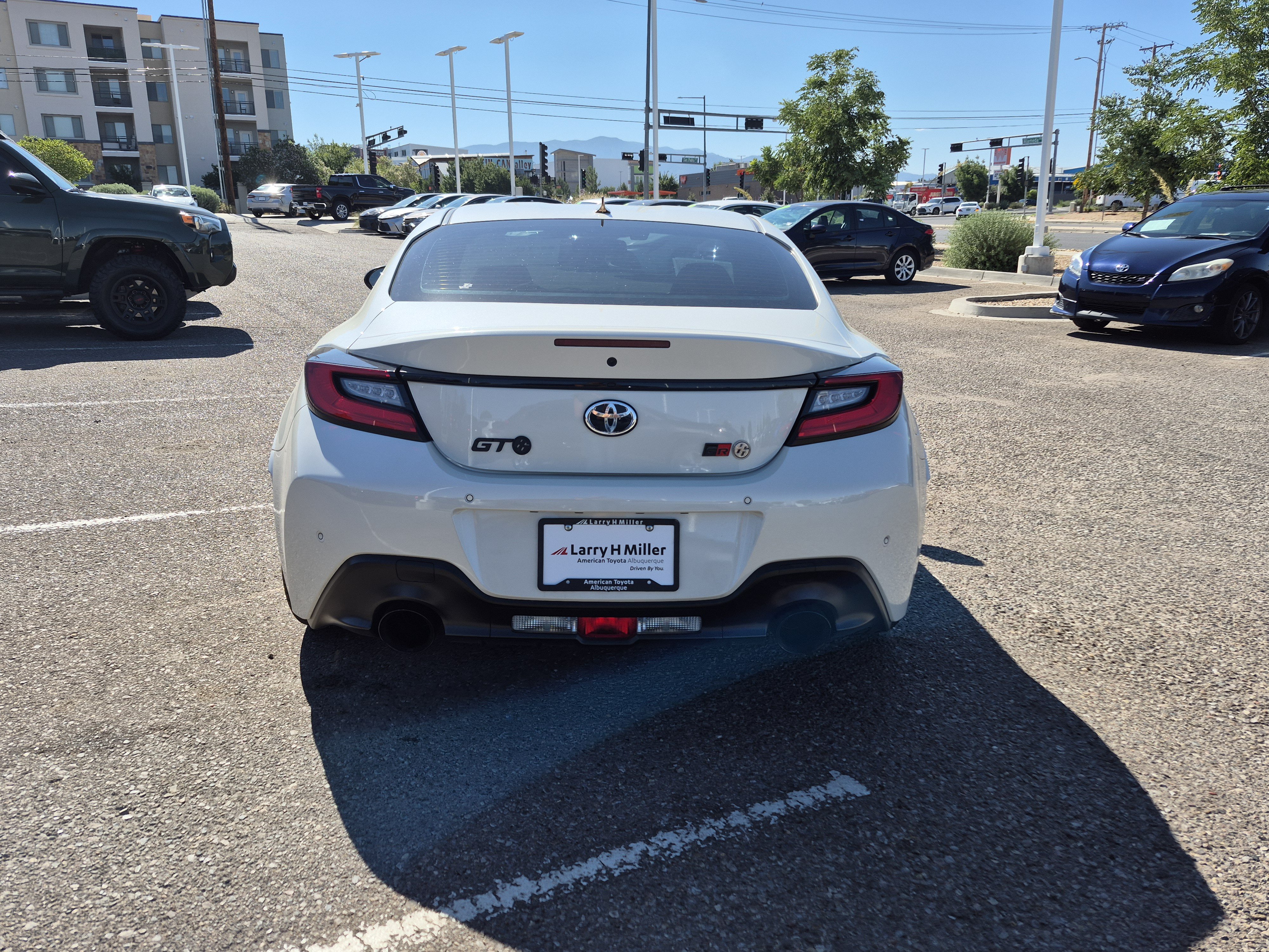 Used 2023 Toyota GR86 RWD image 4