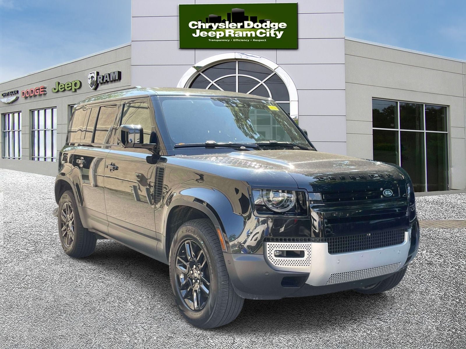 Used 2025 Land Rover Defender 110 S AWD/4WD image 4