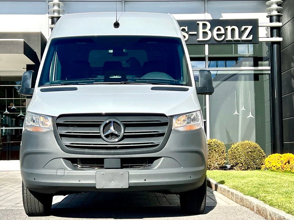 Used 2025 Mercedes-Benz Sprinter 2500 image 2
