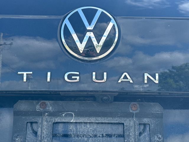 Used 2022 Volkswagen Tiguan SEL R-Line AWD/4WD image 17
