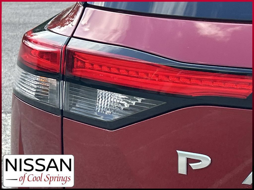 Used 2023 Nissan Pathfinder SL AWD/4WD image 12