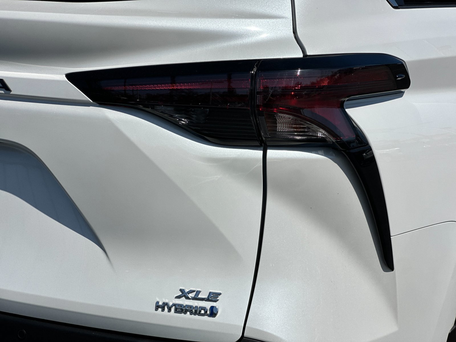 Used 2024 Toyota Sienna XLE w/ XLE Plus Package FWD image 27