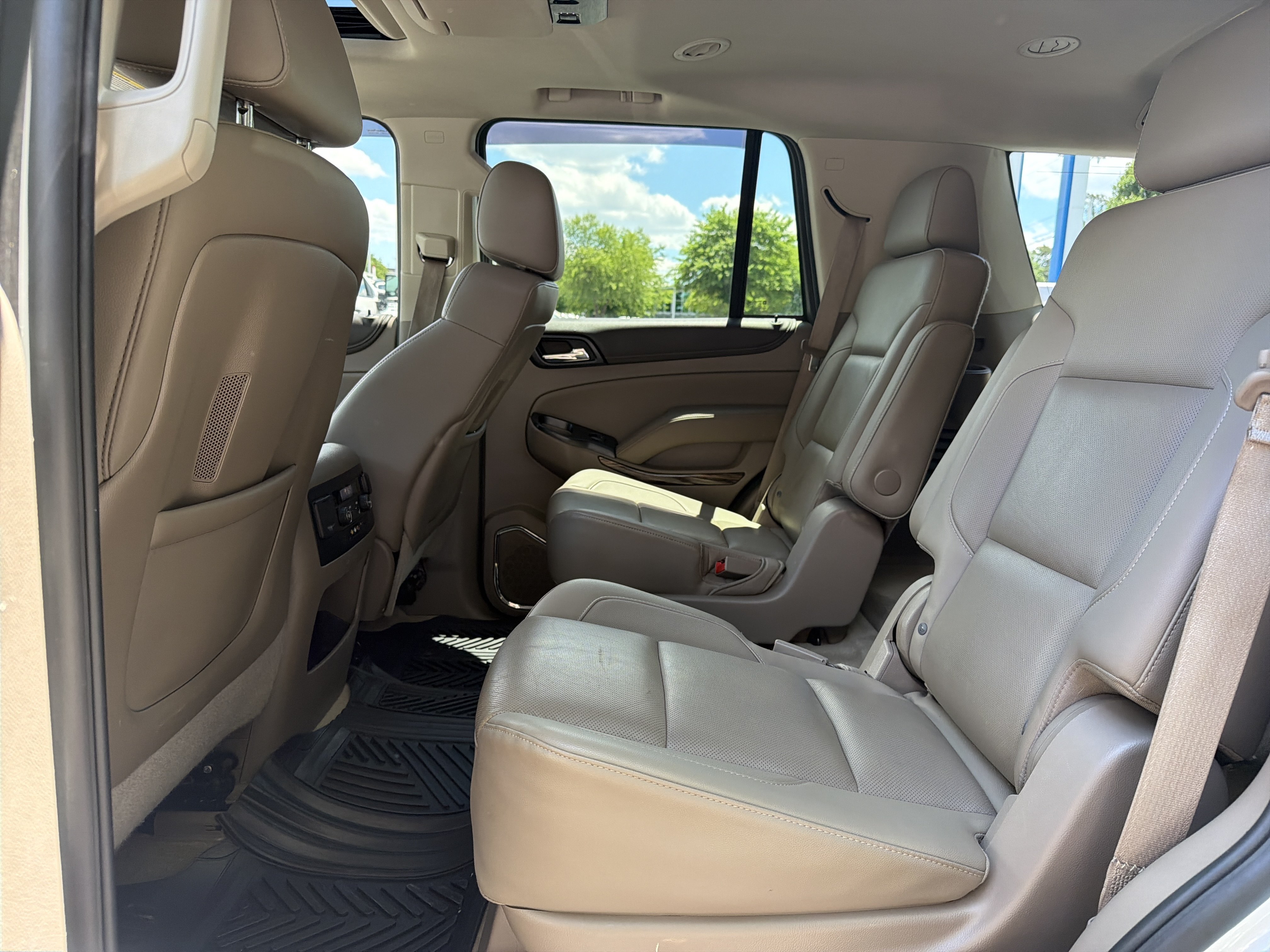 Used 2015 GMC Yukon SLT w/ Open Road Package AWD/4WD image 32