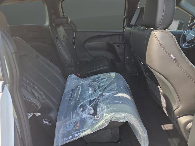 New 2026 Chrysler Pacifica Select FWD image 31