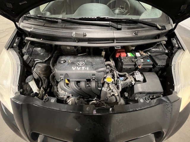 Used 2010 Toyota Yaris 2-Door Hatchback image 23