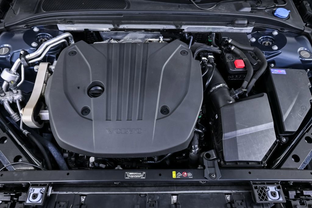 Used 2025 Volvo V60 B5 Cross Country Ultra image 35