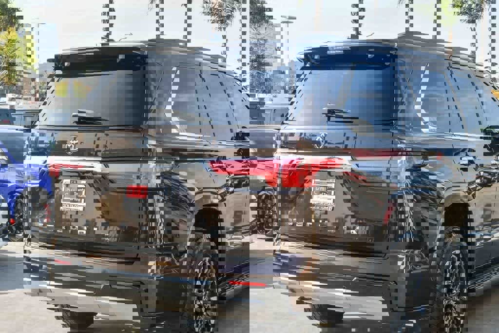 Used 2023 Toyota Sequoia Limited image 6