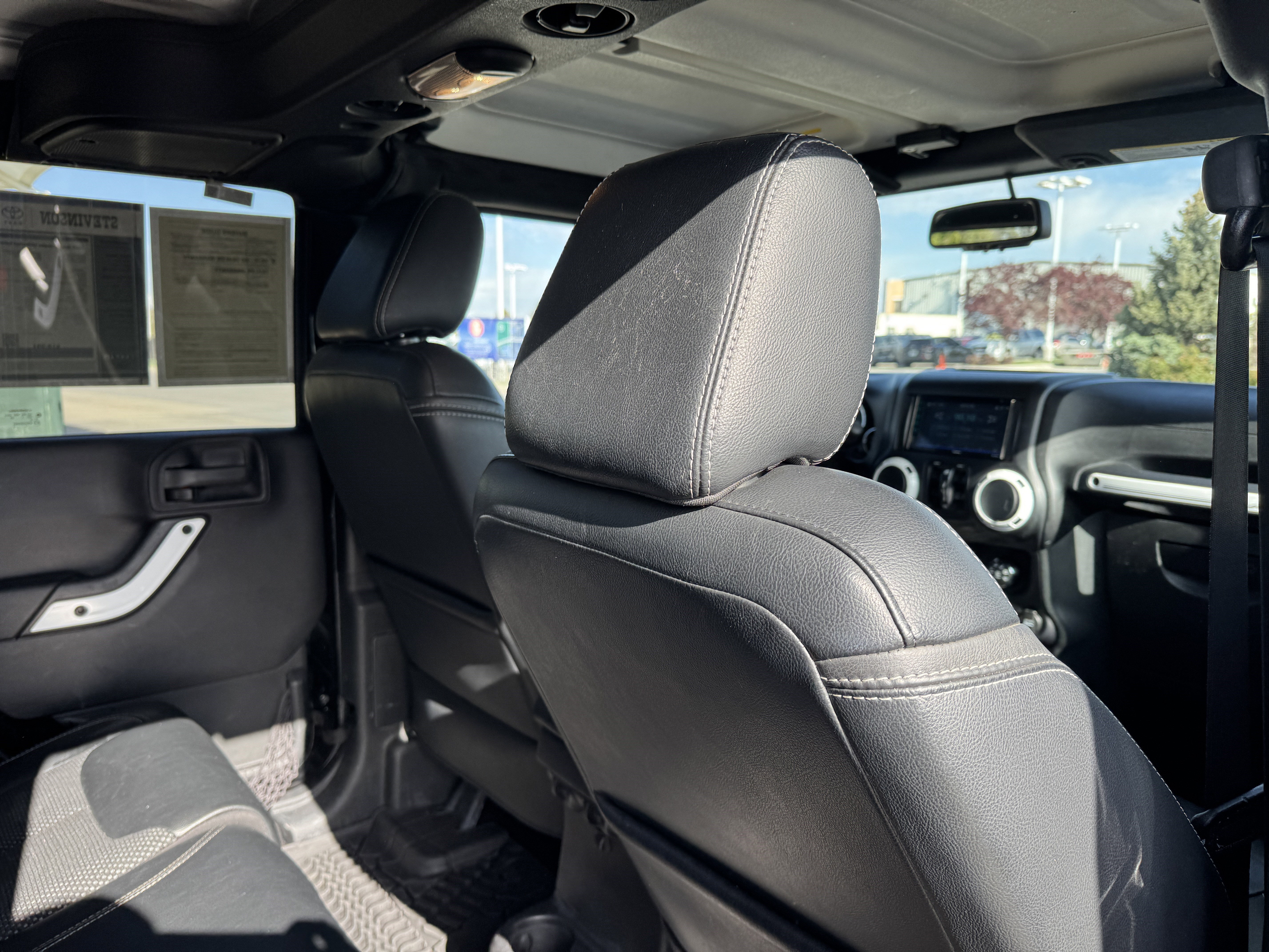 Used 2015 Jeep Wrangler Unlimited Sahara AWD/4WD image 16