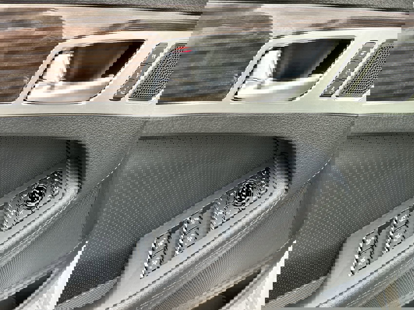 Used 2019 Genesis G80 3.8 image 13