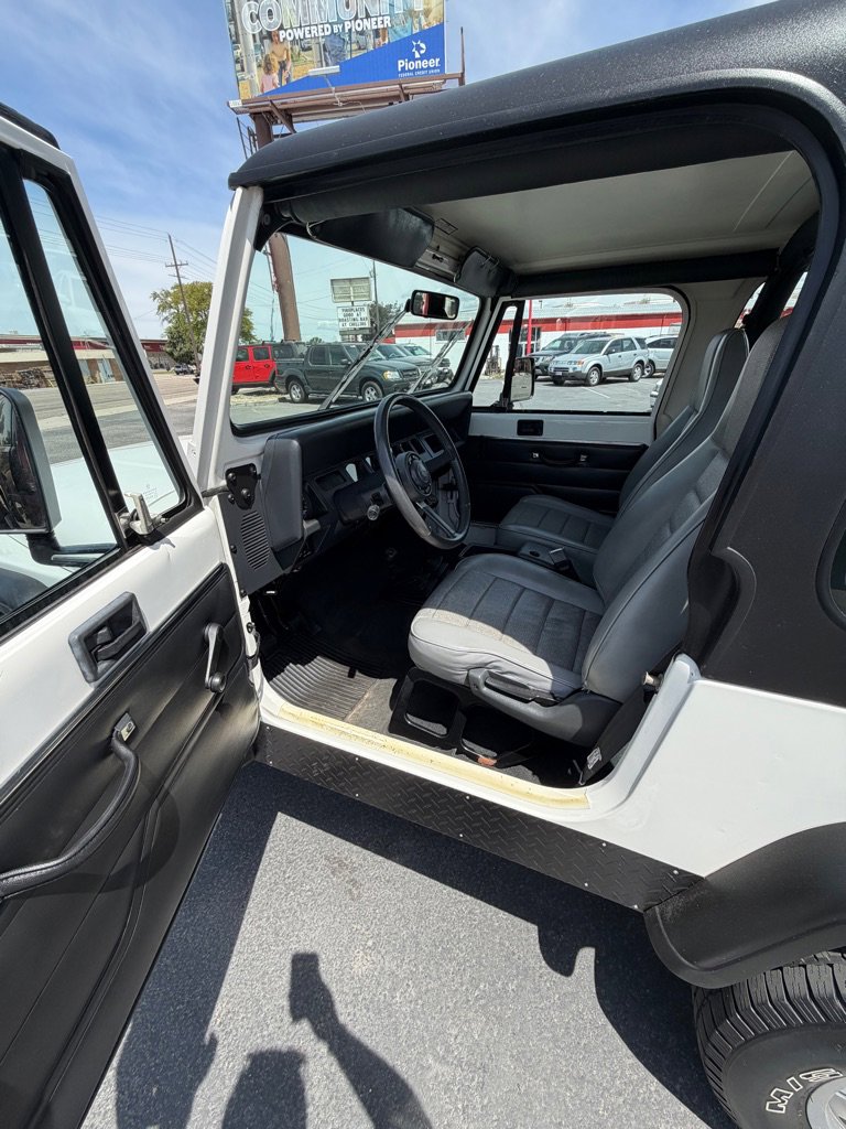 Used 1995 Jeep Wrangler Rio Grande AWD/4WD image 7