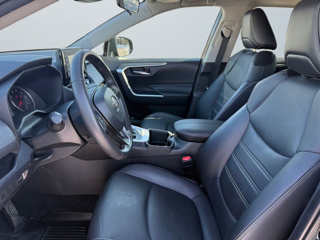 Used 2022 Toyota RAV4 XLE Premium image 9