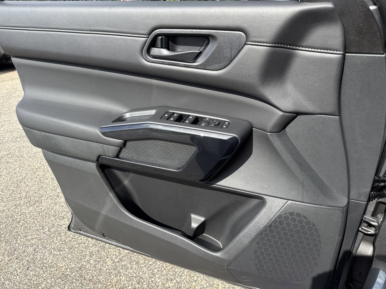 New 2026 Nissan Pathfinder SV w/ SV Premium Package FWD image 14