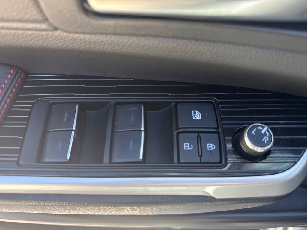 Used 2025 Toyota Sienna XSE w/ XSE Plus Package image 15
