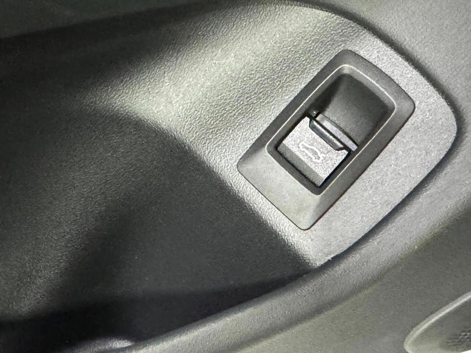 Used 2025 BMW i5 xDrive40 w/ Premium Package image 25