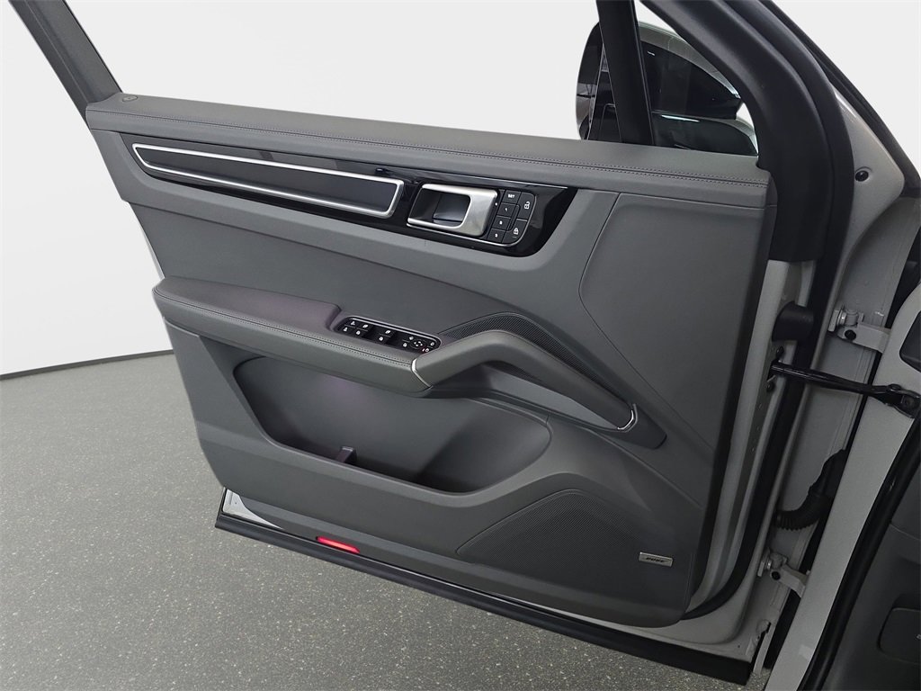 Used 2023 Porsche Cayenne GTS image 29