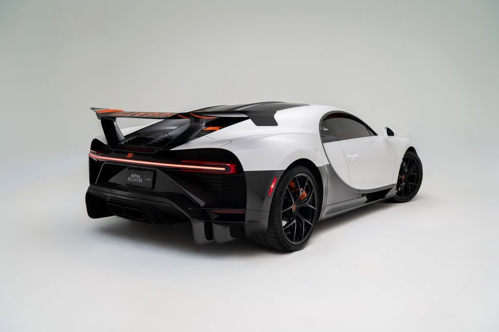 Used 2022 Bugatti Chiron Pur Sport image 3