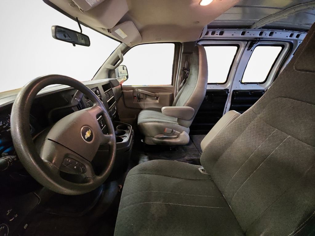 Used 2022 Chevrolet Express 2500 w/ Driver Convenience Package RWD image 12