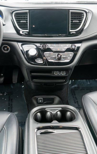 Used 2023 Chrysler Pacifica Touring-L w/ S Appearance Package image 17