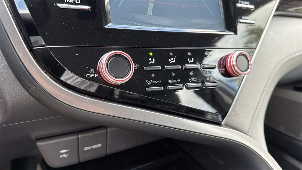 Used 2018 Toyota Camry L image 51