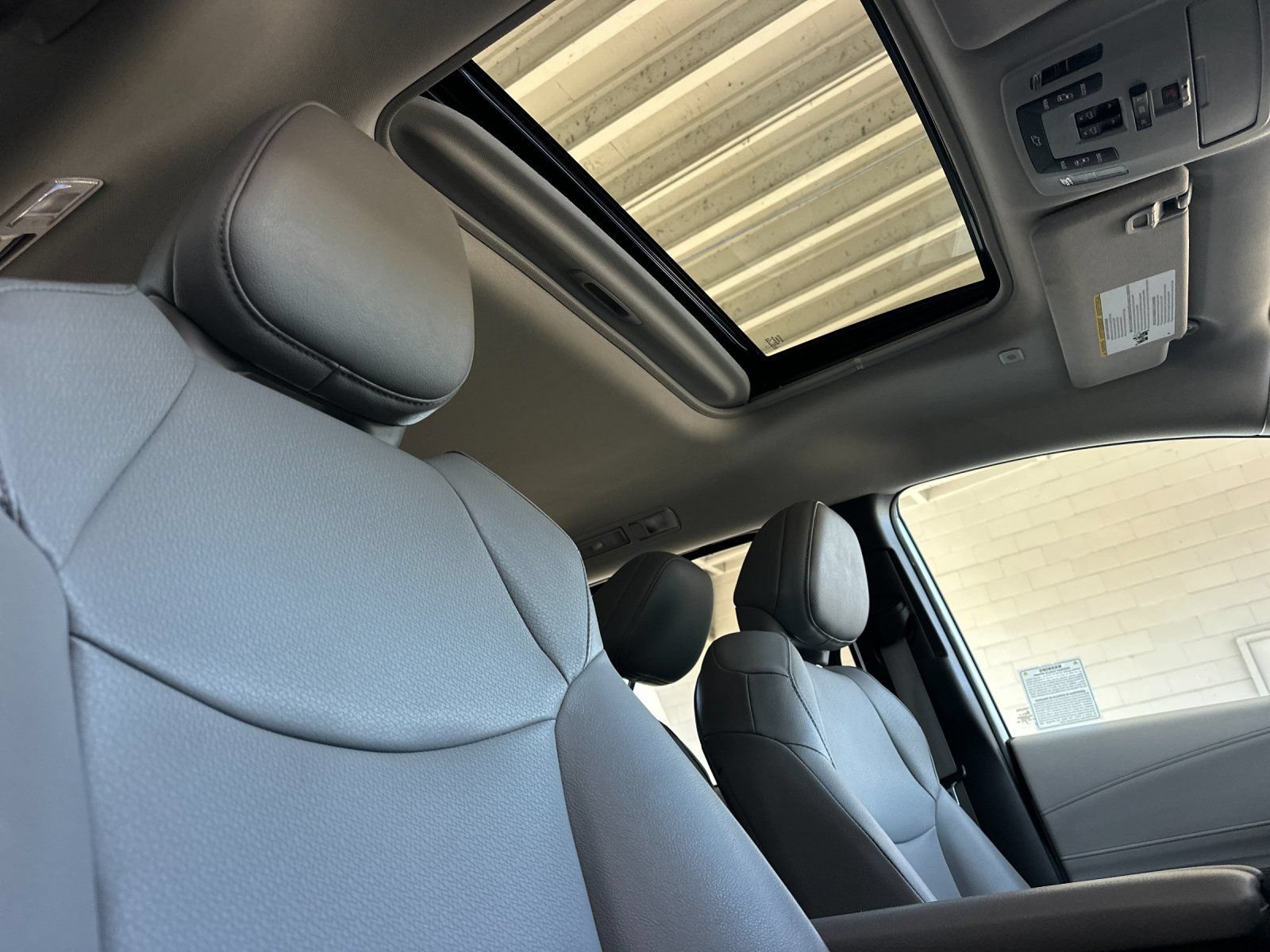 Used 2025 Toyota Sienna XLE FWD image 17