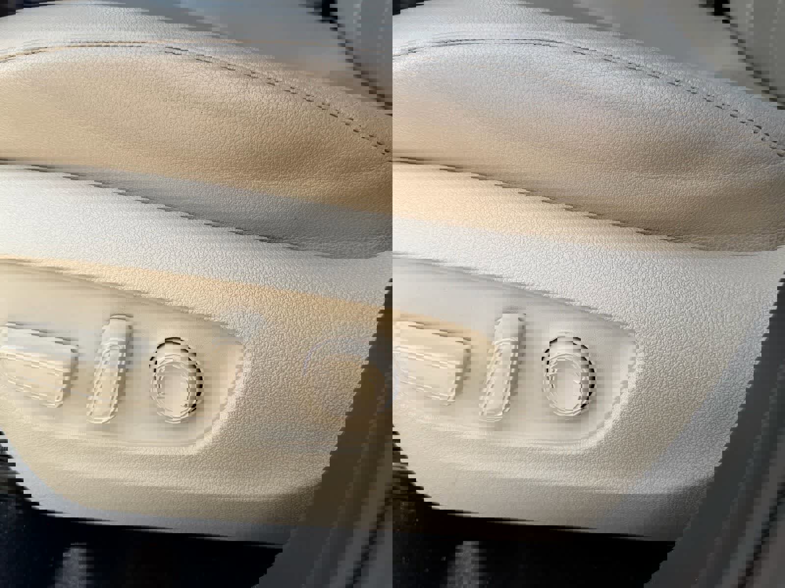 Used 2020 Toyota Highlander Limited FWD image 22