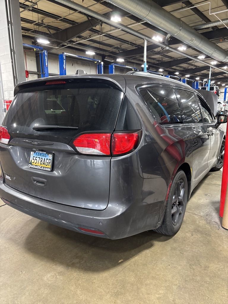 Used 2018 Chrysler Pacifica Touring-L Plus image 1