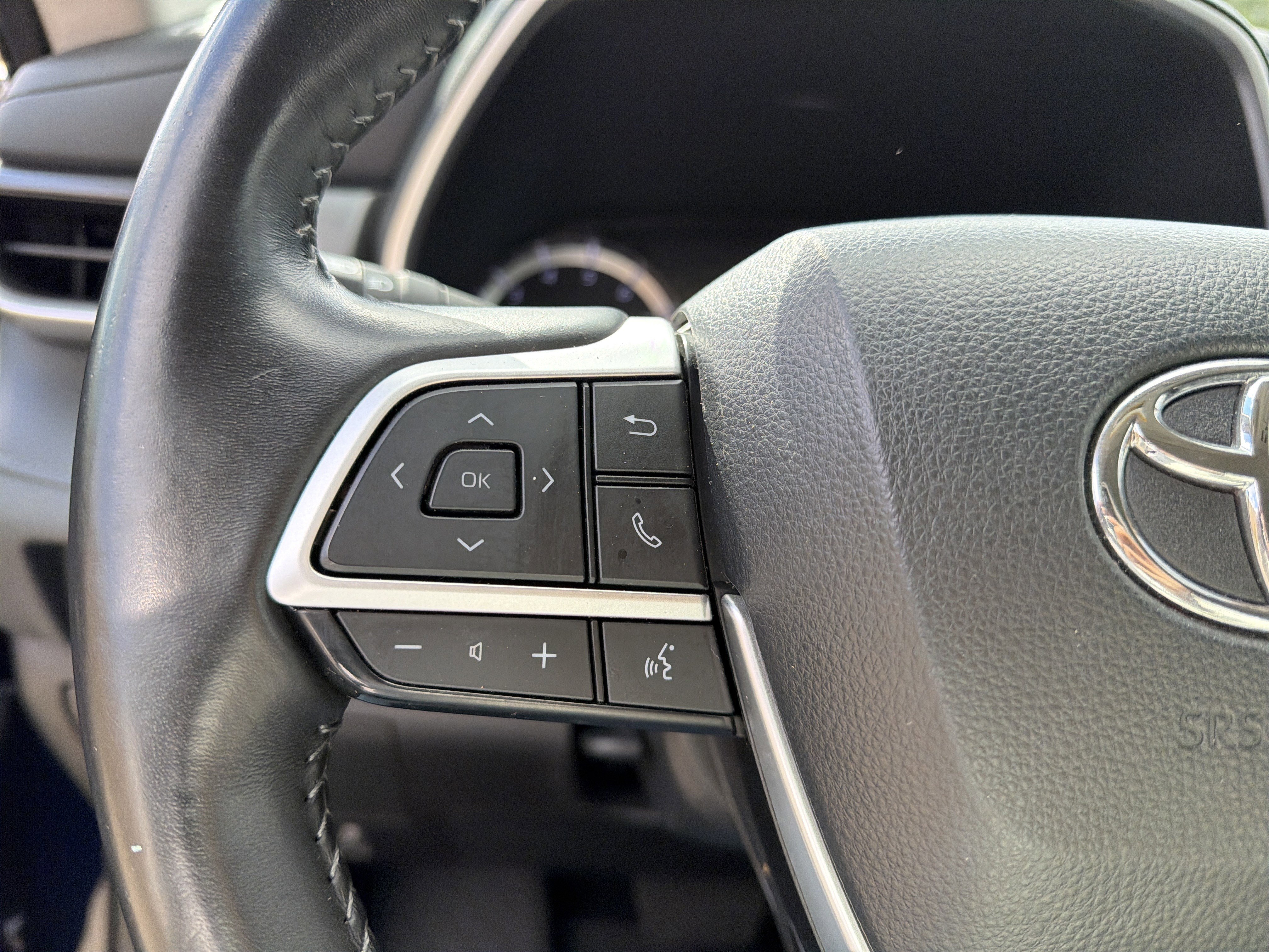Used 2024 Toyota Highlander XLE FWD image 25