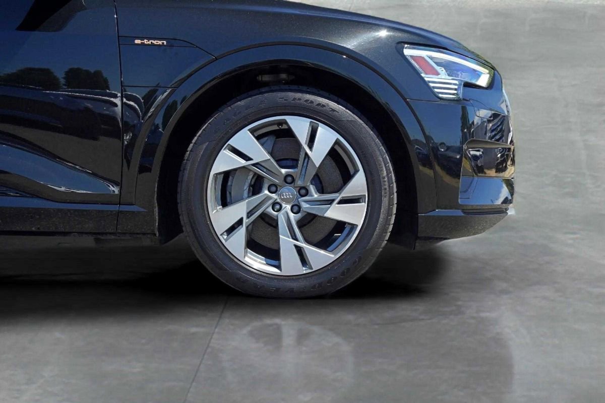 Used 2020 Audi e-tron Premium Plus image 9