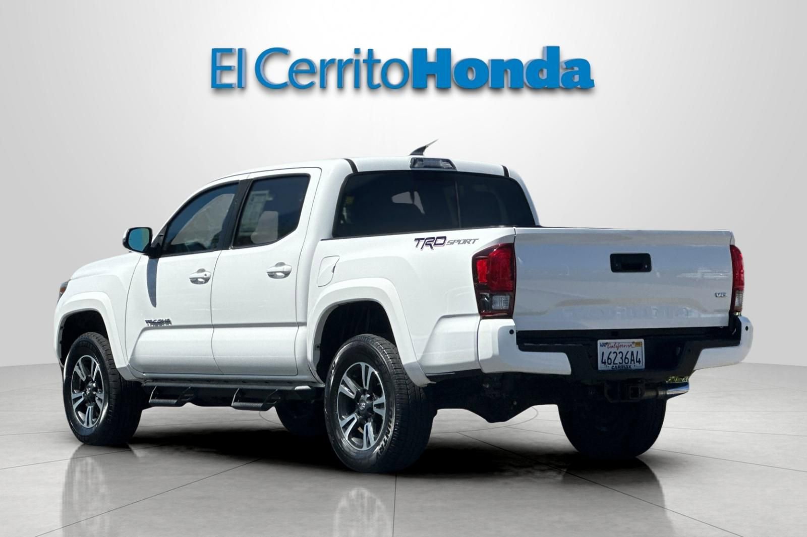 Used 2019 Toyota Tacoma TRD Sport w/ Technology Package image 5