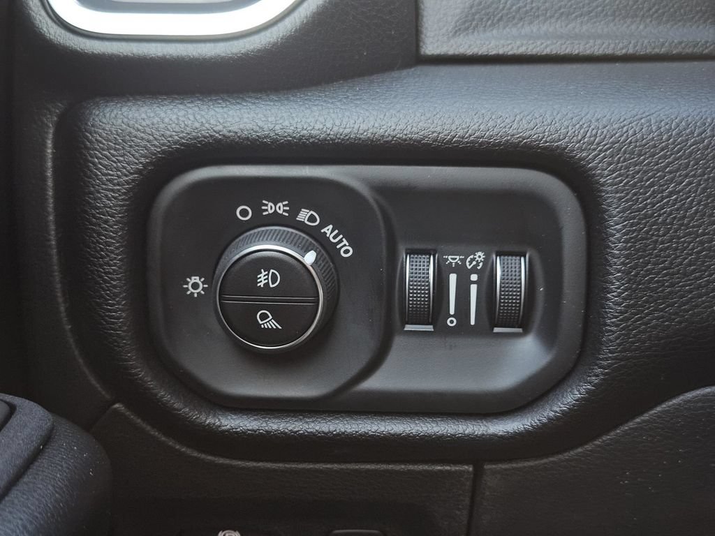 Used 2026 RAM 1500 4x4 Crew Cab image 15