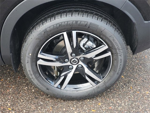 New 2026 Volvo XC40 B5 Core w/ Climate Package image 7