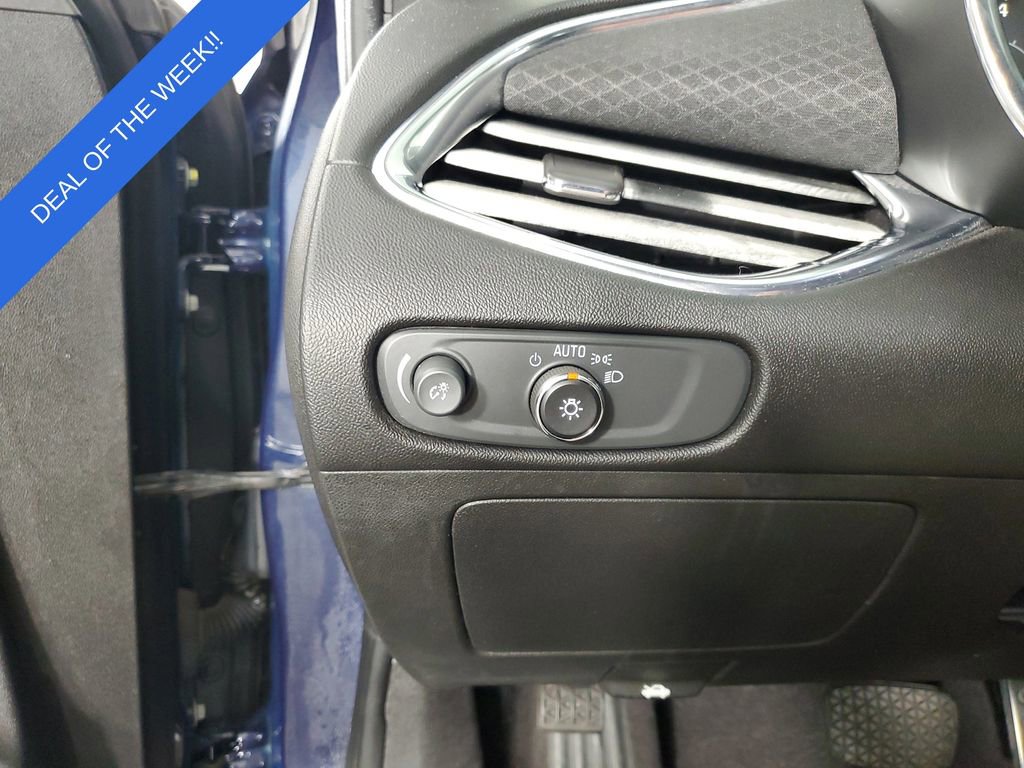 Used 2017 Chevrolet Malibu LT image 27