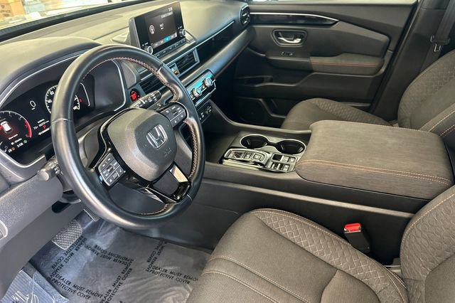 Used 2025 Honda Pilot Sport image 11