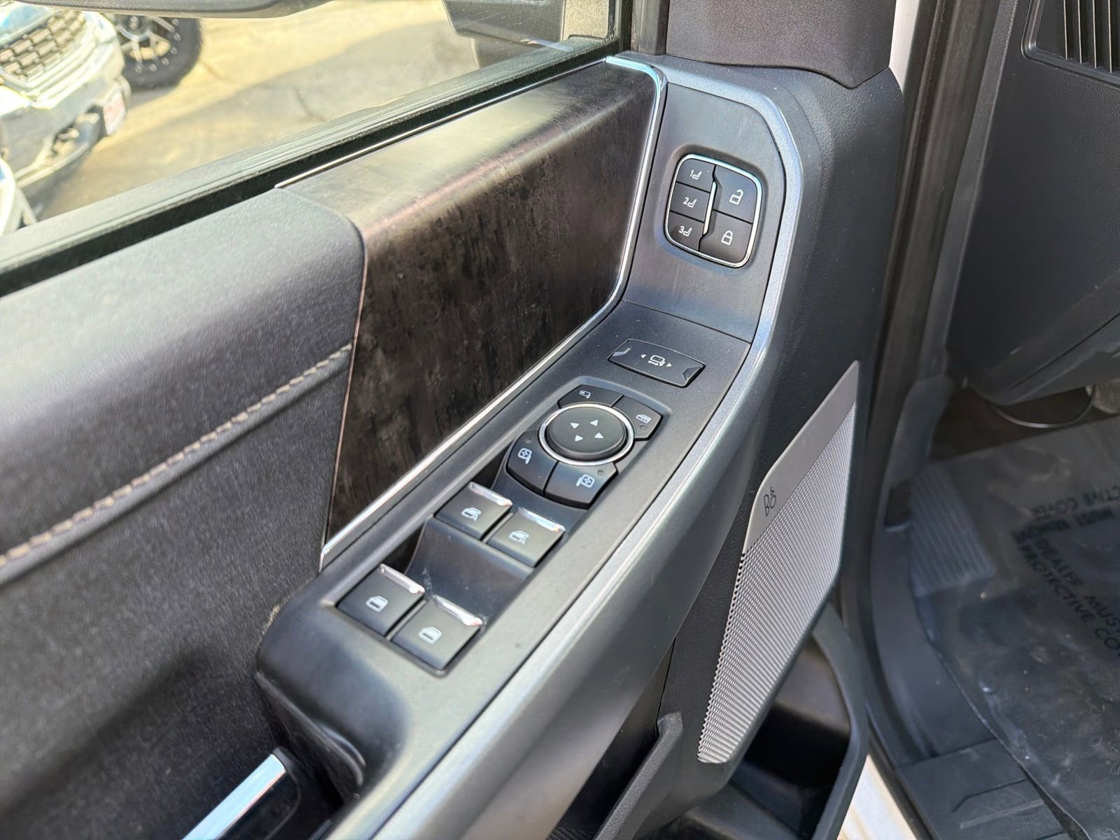 Used 2023 Ford F350 Lariat w/ Lariat Ultimate Package AWD/4WD image 14