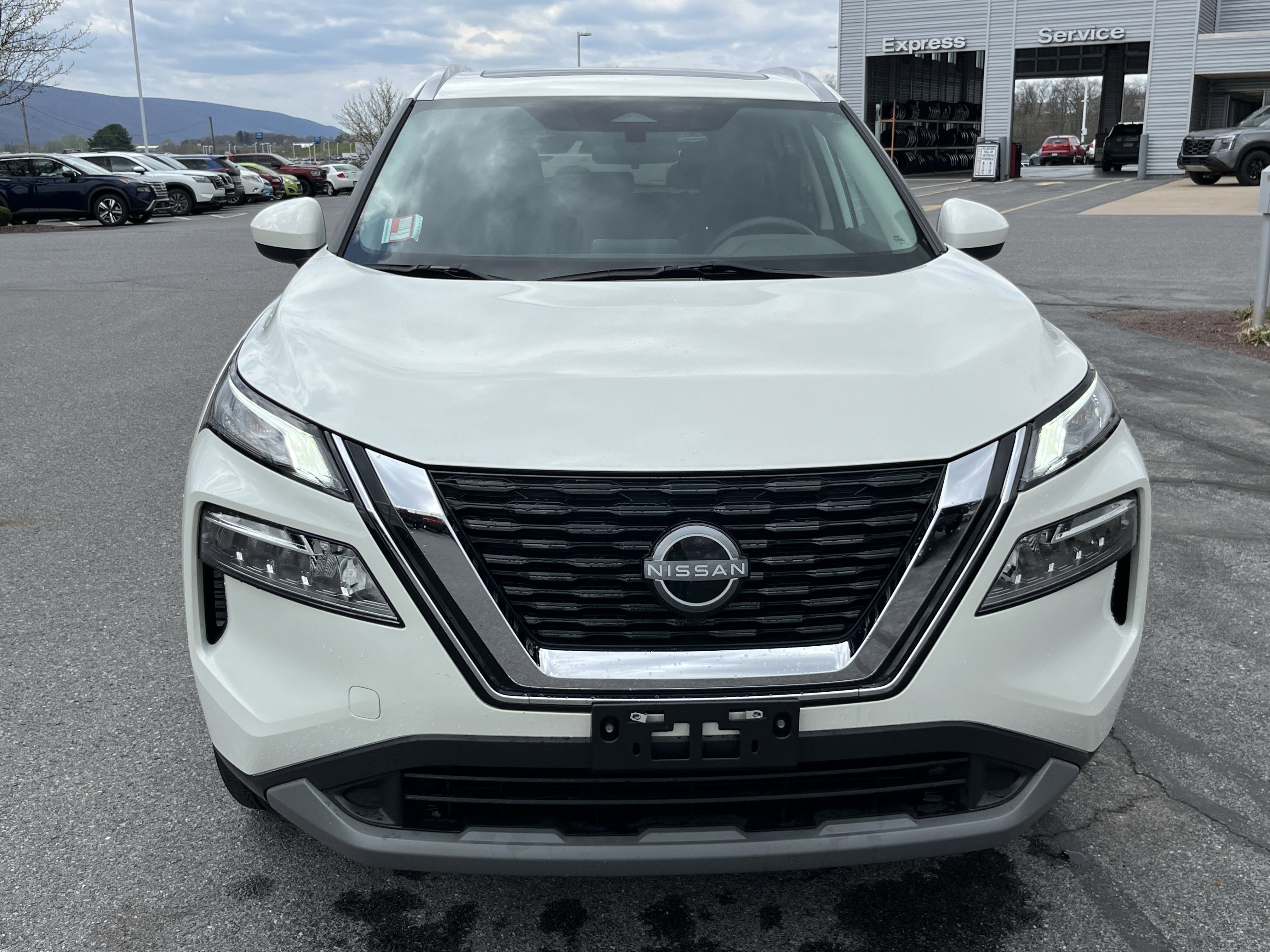 Used 2023 Nissan Rogue SV w/ SV Premium B Package AWD/4WD image 10