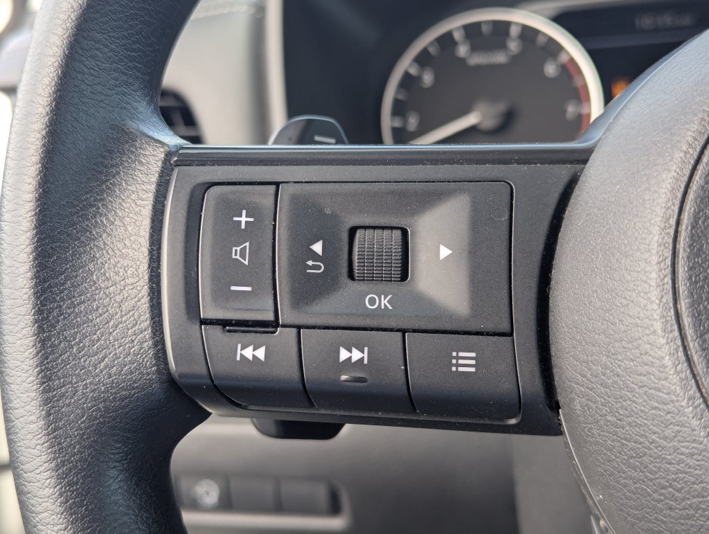 Used 2024 Nissan Rogue S AWD/4WD image 19