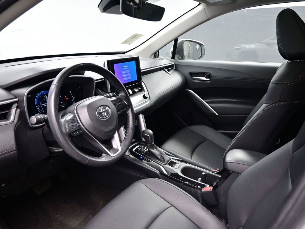 Used 2023 Toyota Corolla Cross XLE w/ Convenience Package image 7
