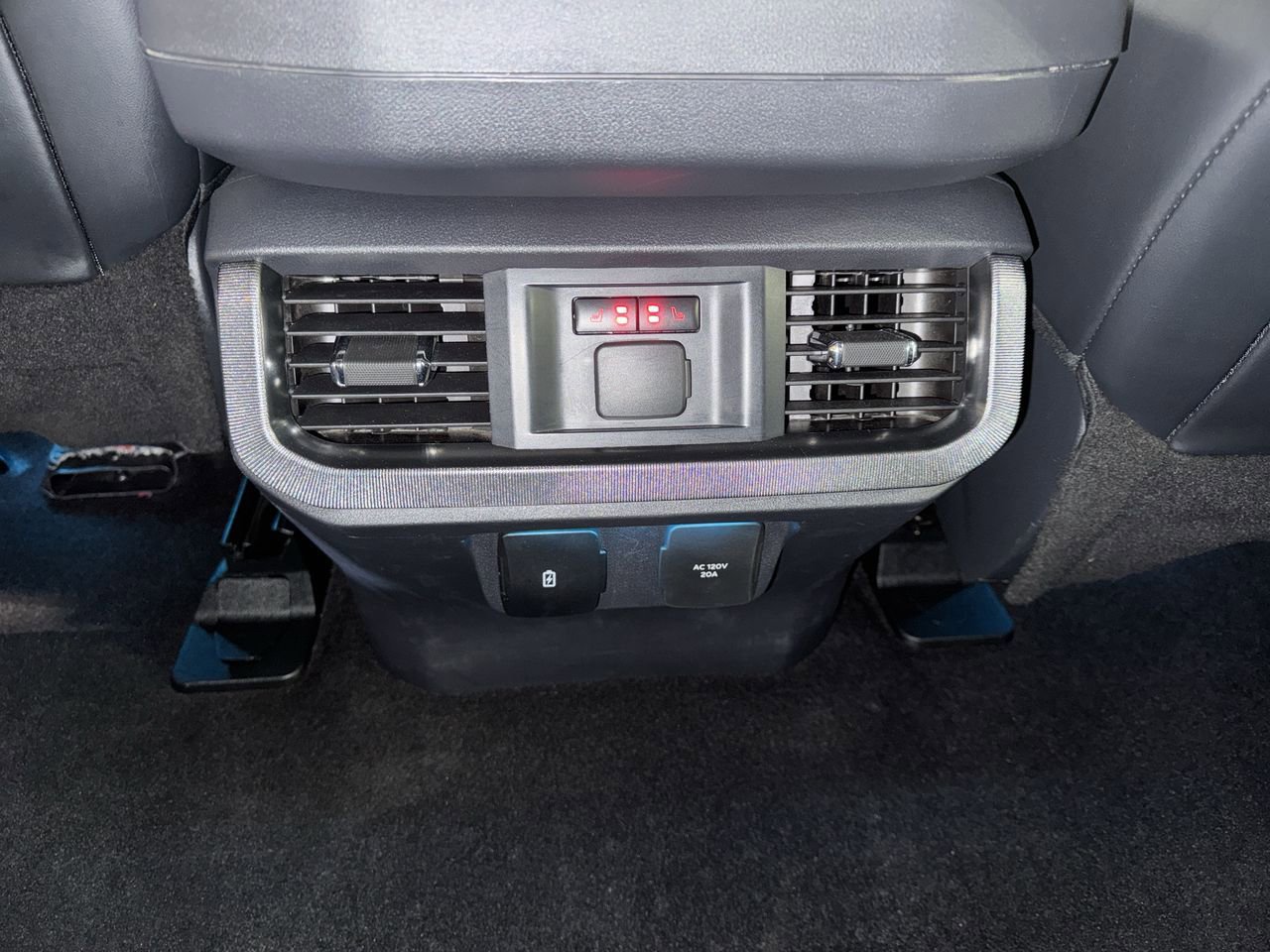 Used 2024 Ford F150 Platinum w/ FX4 Off-Road Package image 33