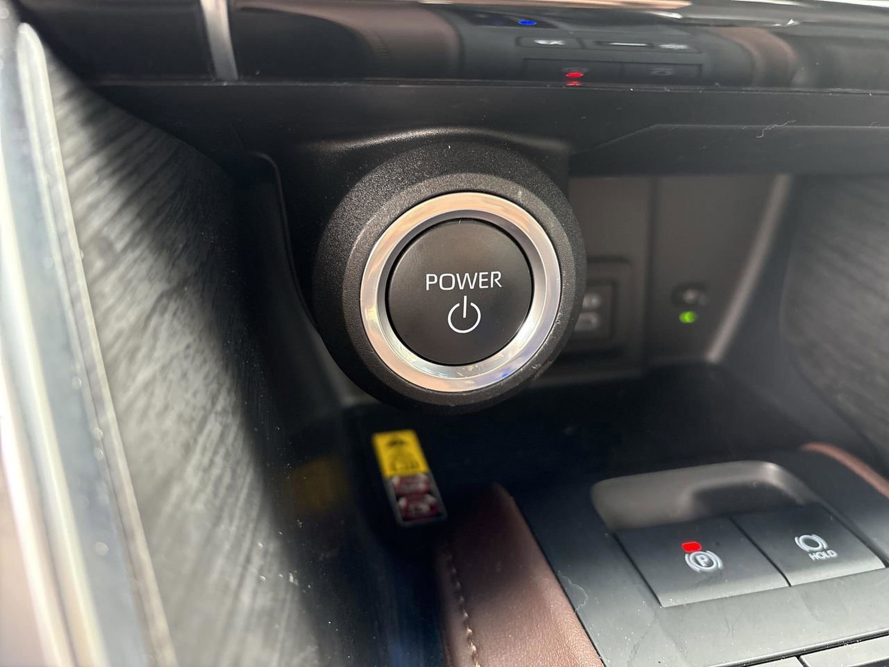 Used 2023 Toyota Venza Limited image 29