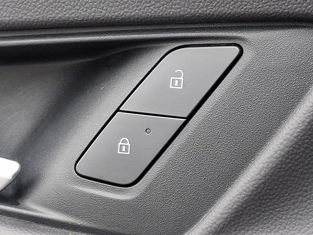 Used 2025 Chevrolet Equinox LT FWD image 24